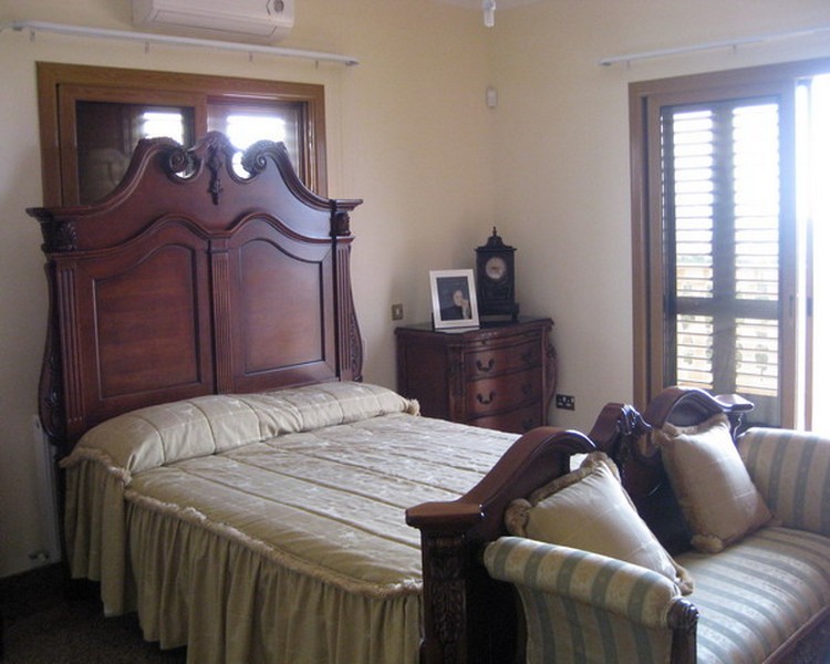 VILLA AT APESIA